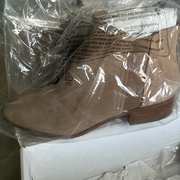 Larecaja Ankle Boots - Picture 4 of 8